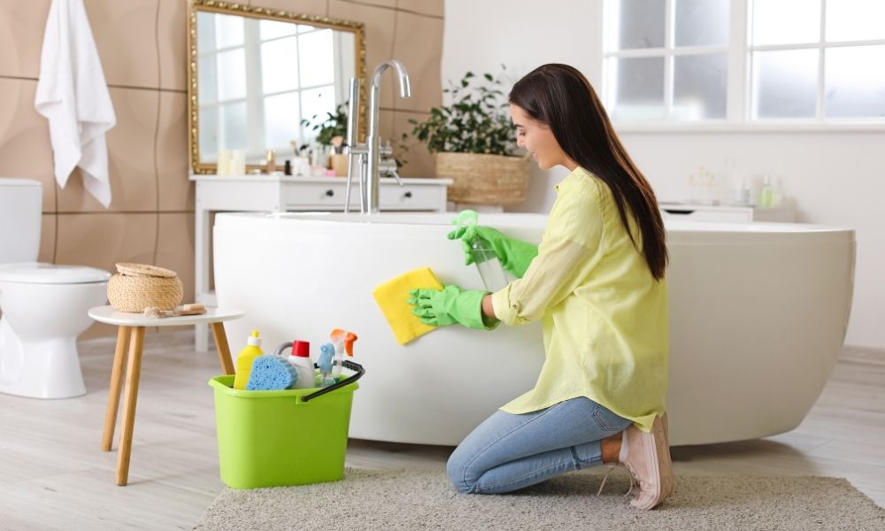 10 Tips To Make Cleaning the Bathroom Easier