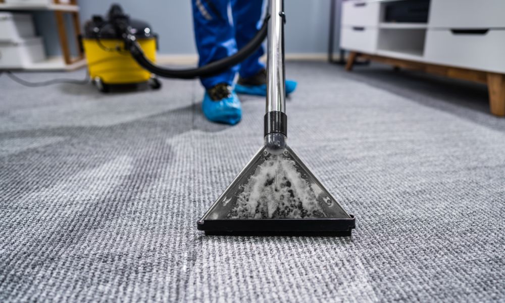 When To Use a Carpet Extractor Instead of a Vacuum Cleaner